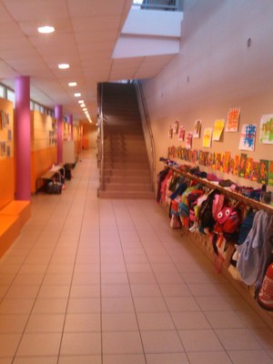 couloir des maternelles et cycle 2